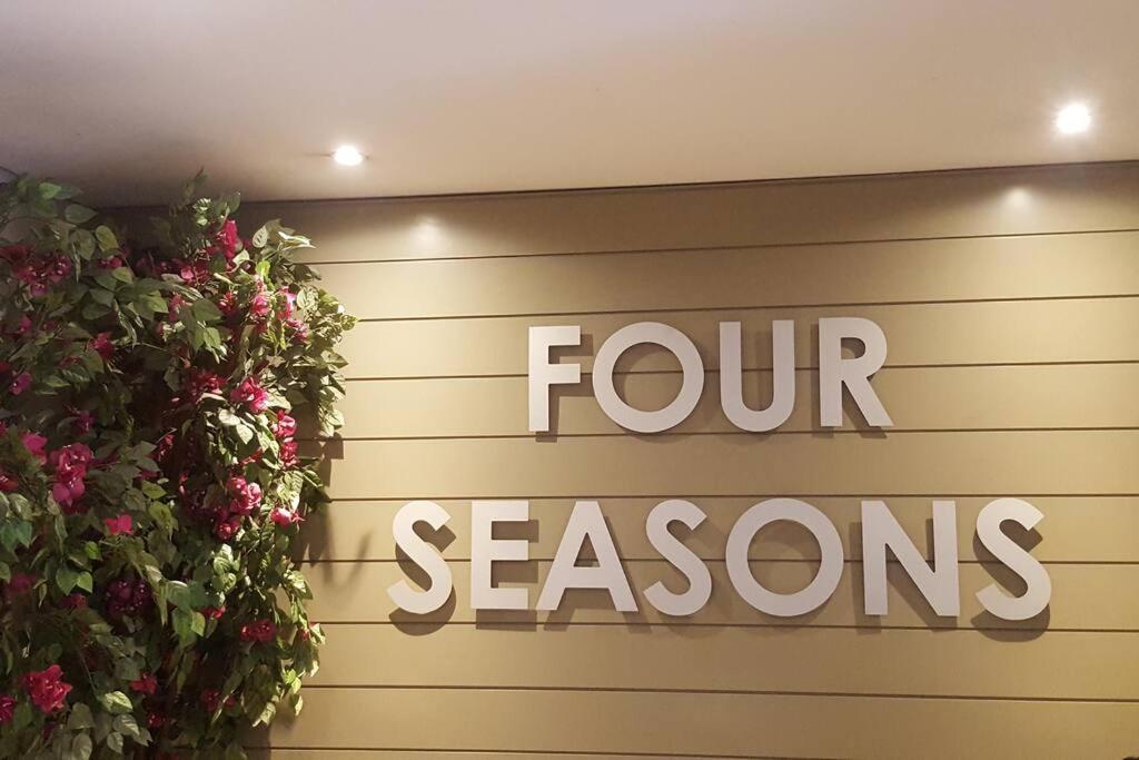 Four Seasons 818- Spacious Cbd Studio - Onsite Parking, Gym & Rooftop Pool Cidade Do Cabo Exterior foto