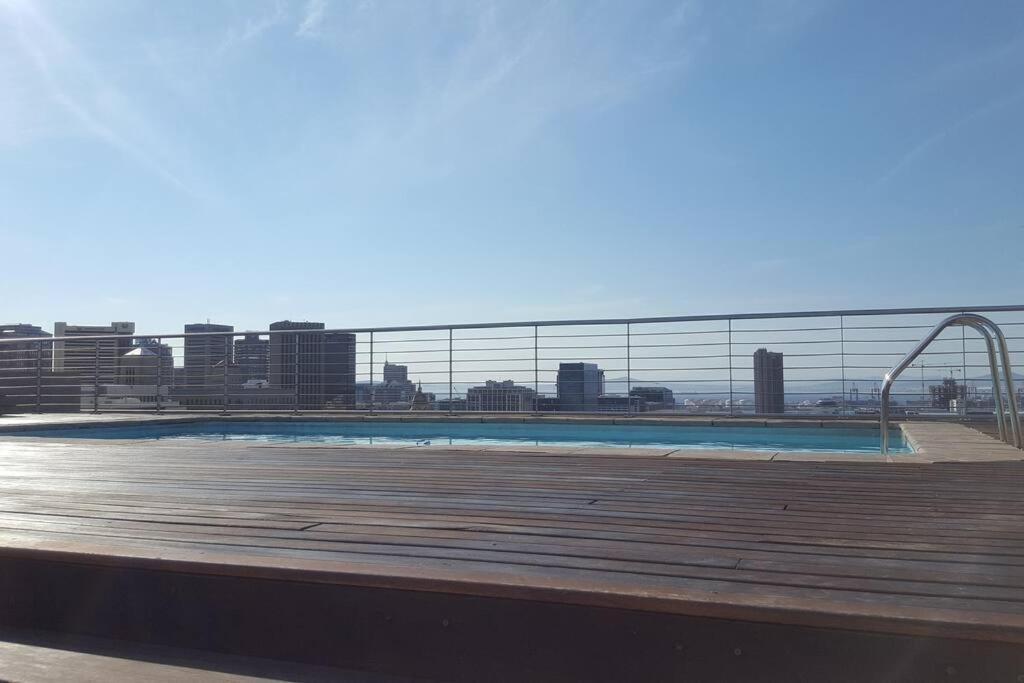 Four Seasons 818- Spacious Cbd Studio - Onsite Parking, Gym & Rooftop Pool Cidade Do Cabo Exterior foto