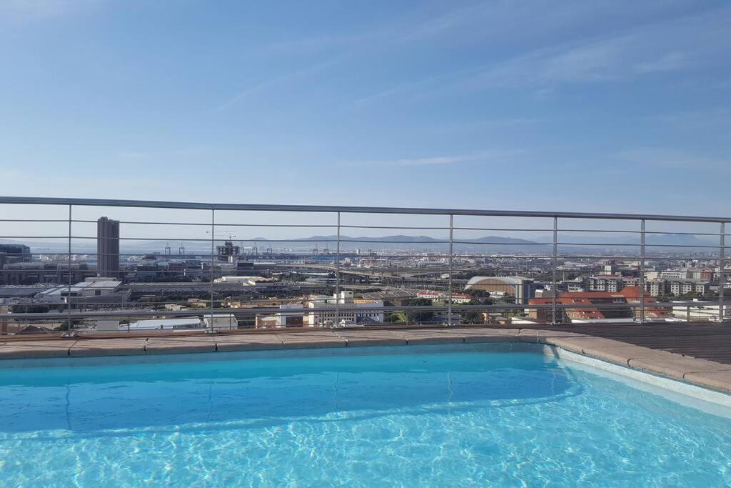 Four Seasons 818- Spacious Cbd Studio - Onsite Parking, Gym & Rooftop Pool Cidade Do Cabo Exterior foto