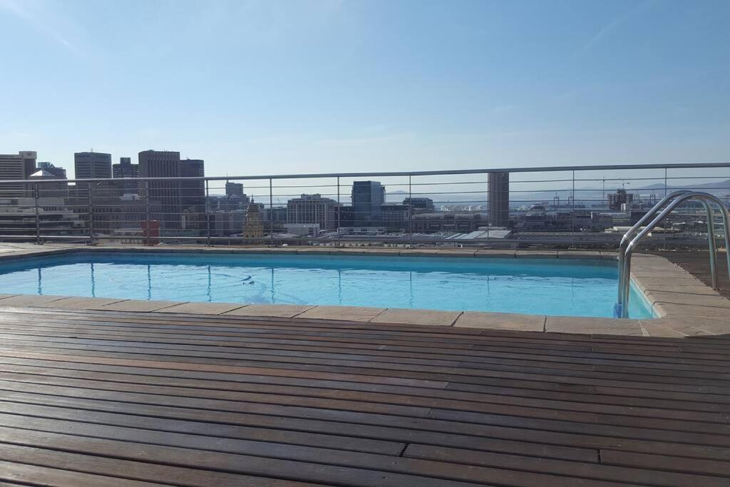 Four Seasons 818- Spacious Cbd Studio - Onsite Parking, Gym & Rooftop Pool Cidade Do Cabo Exterior foto