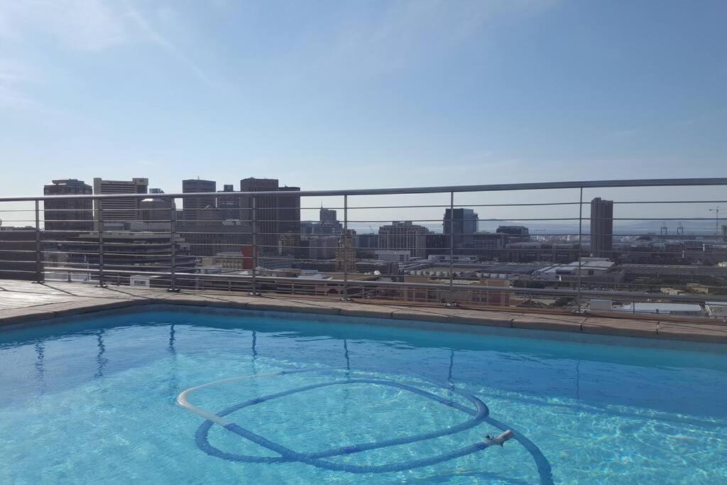 Four Seasons 818- Spacious Cbd Studio - Onsite Parking, Gym & Rooftop Pool Cidade Do Cabo Exterior foto