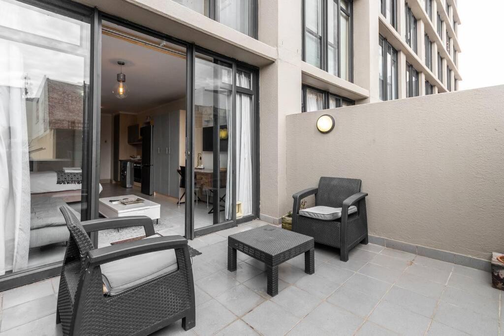 Four Seasons 818- Spacious Cbd Studio - Onsite Parking, Gym & Rooftop Pool Cidade Do Cabo Exterior foto