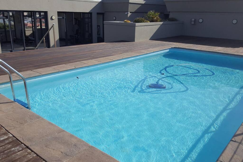 Four Seasons 818- Spacious Cbd Studio - Onsite Parking, Gym & Rooftop Pool Cidade Do Cabo Exterior foto
